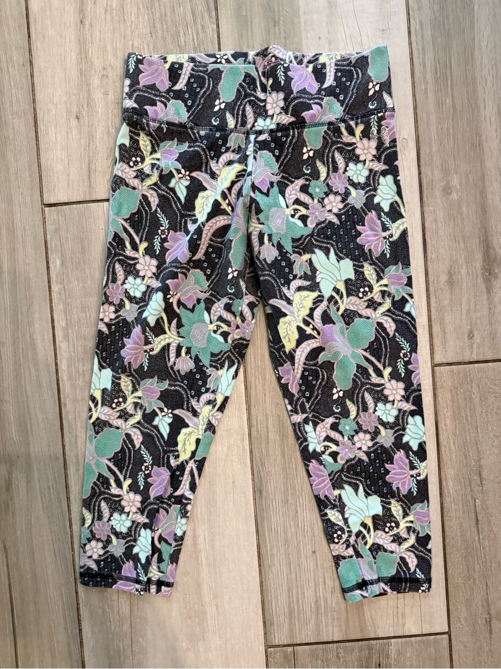 Victoria's Secret Black Floral Capri Leggings